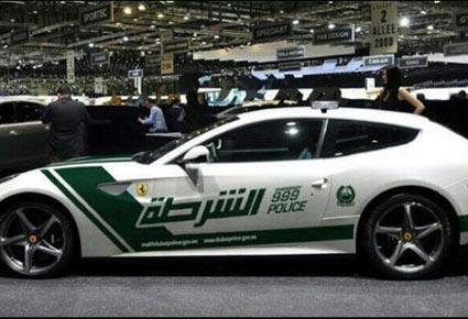 بعد لامبورغيني... دبي تدشن "فيراري" للشرطة النسائية